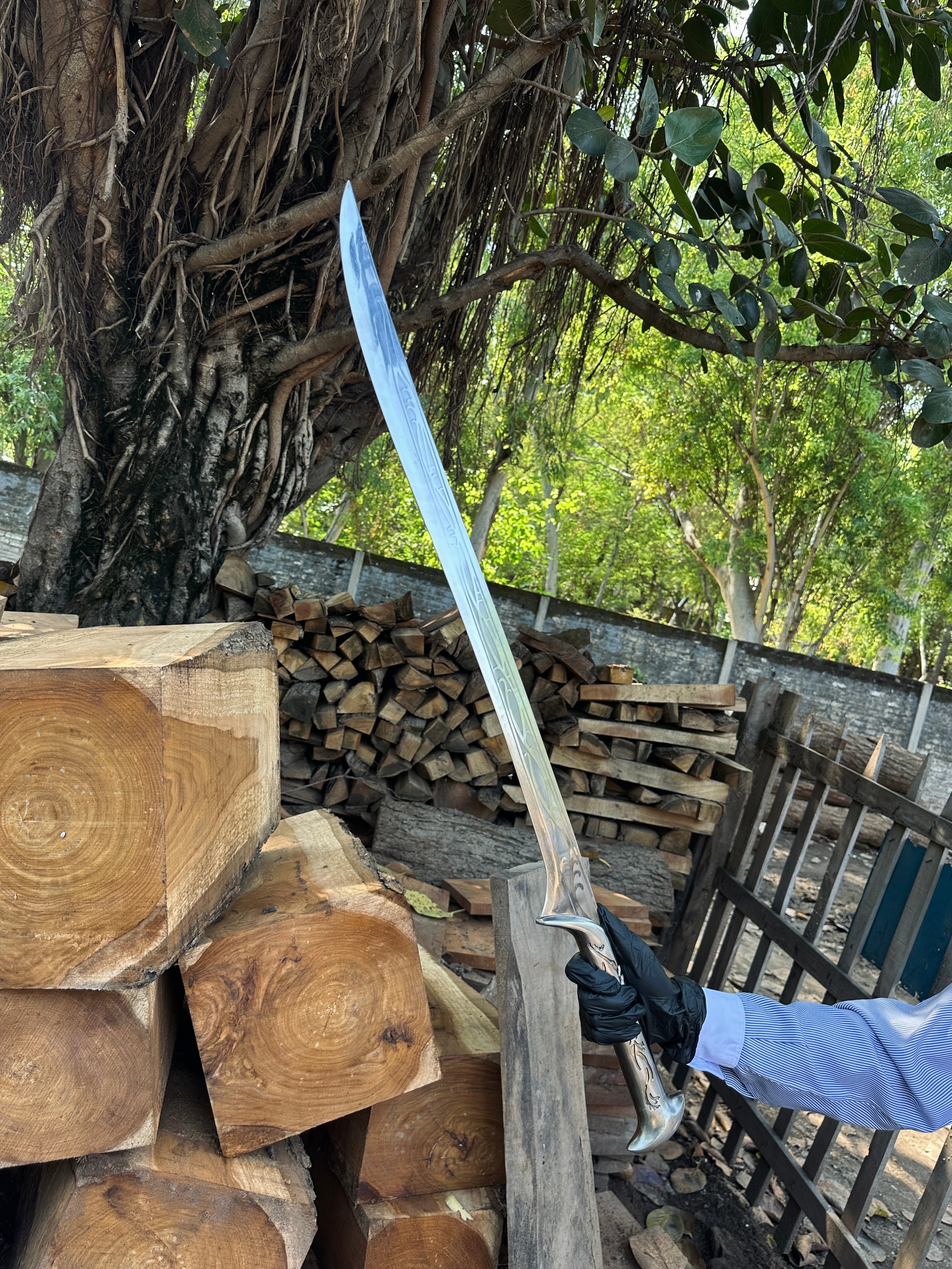Beautiful thundril sword replica from LOTR