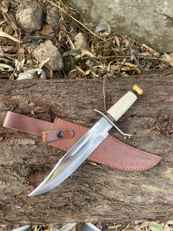 Handmade beautiful hunting knife with cover