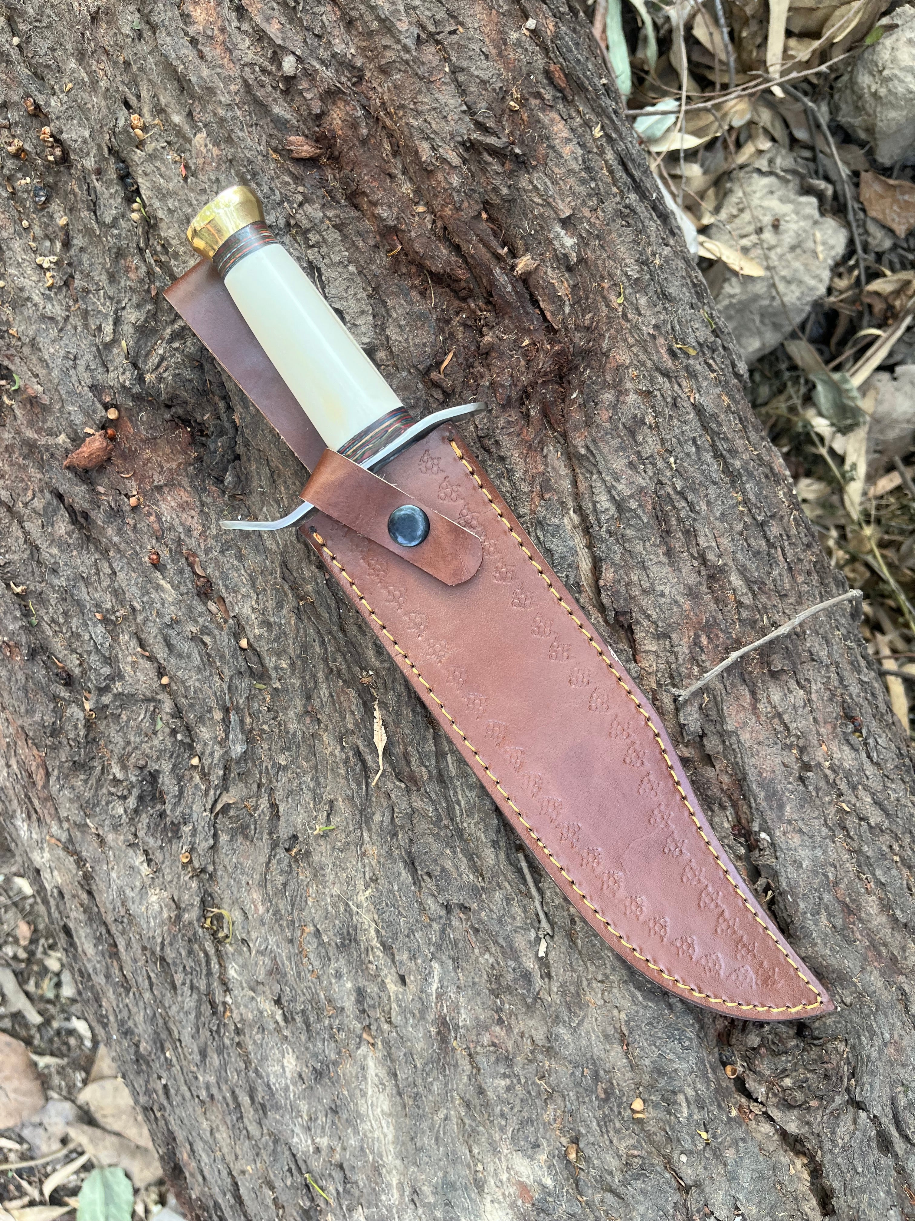 Handmade beautiful hunting knife with cover