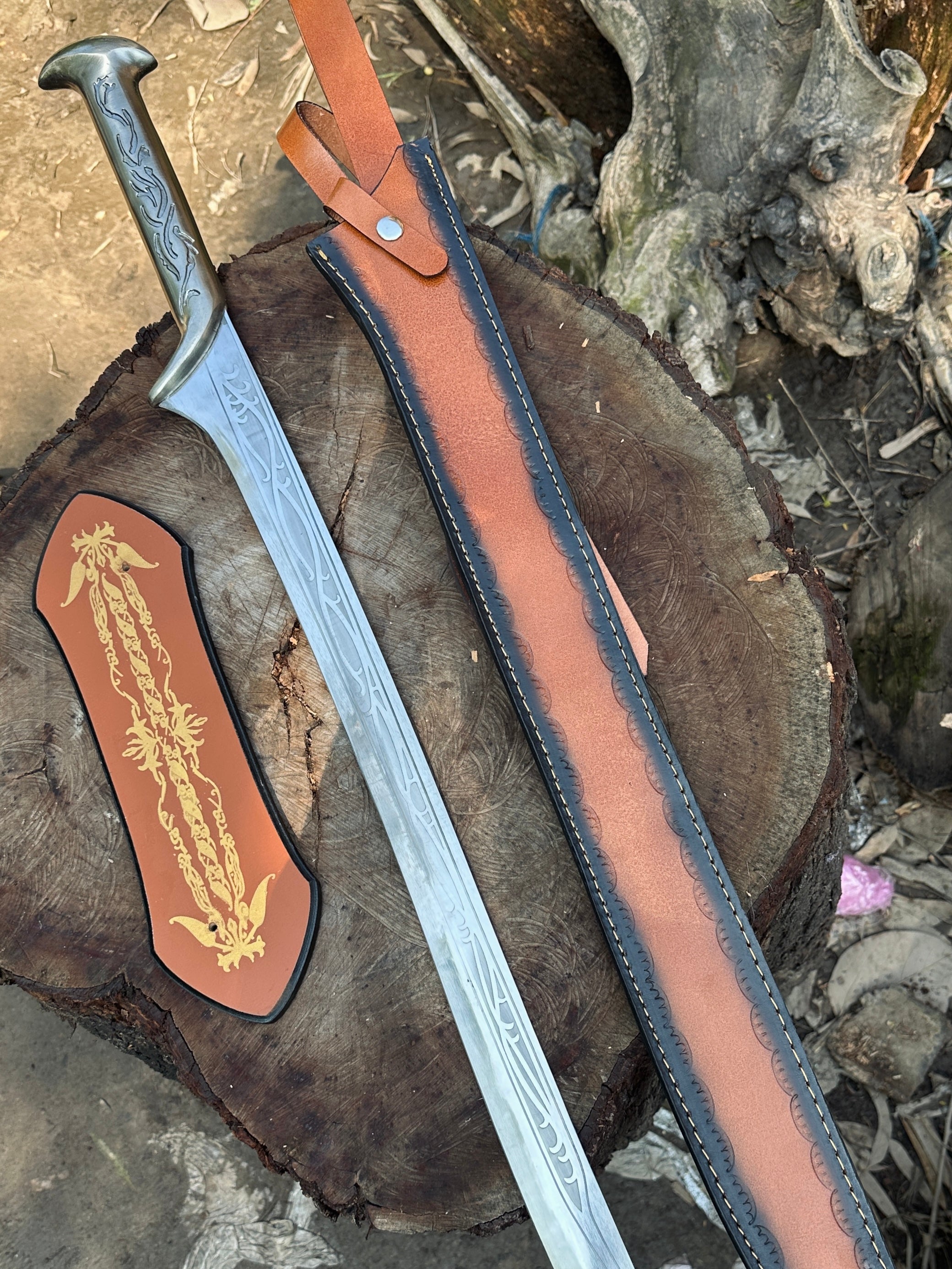 Beautiful thundril sword replica from LOTR