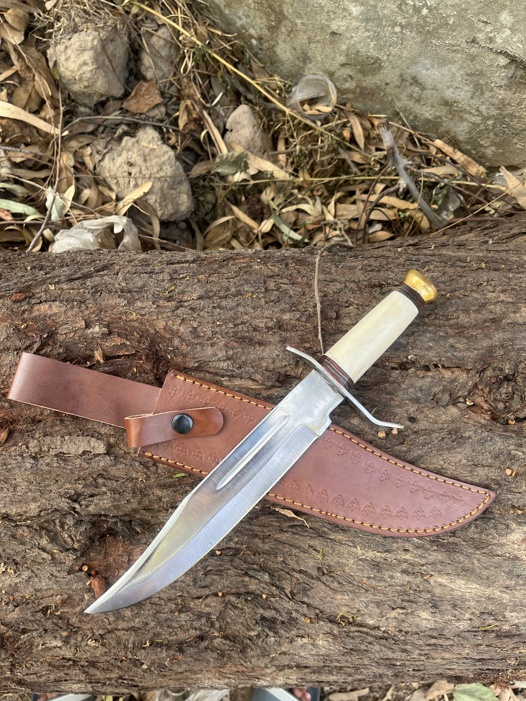 Handmade beautiful hunting knife with cover