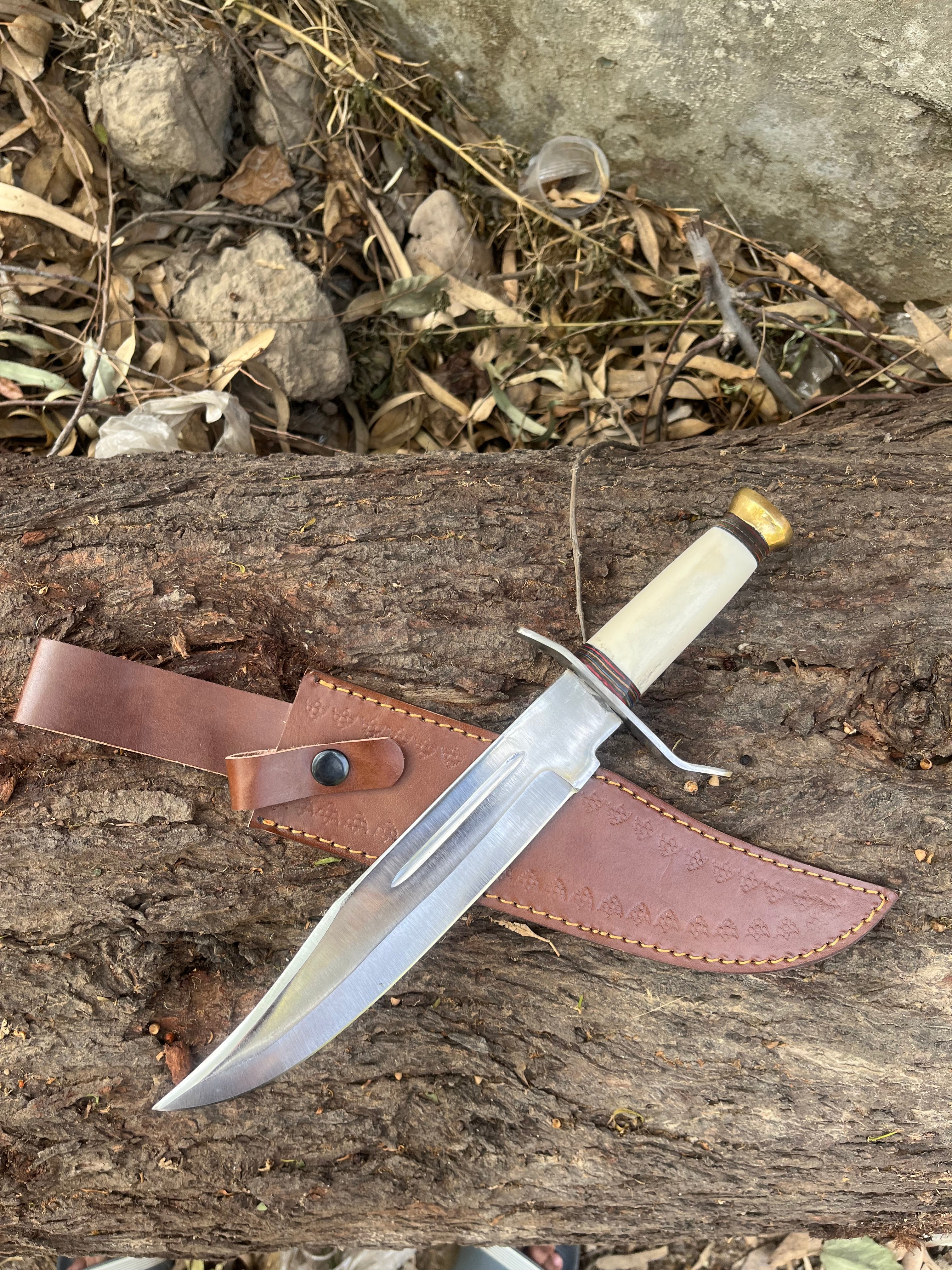 Handmade beautiful hunting knife with cover