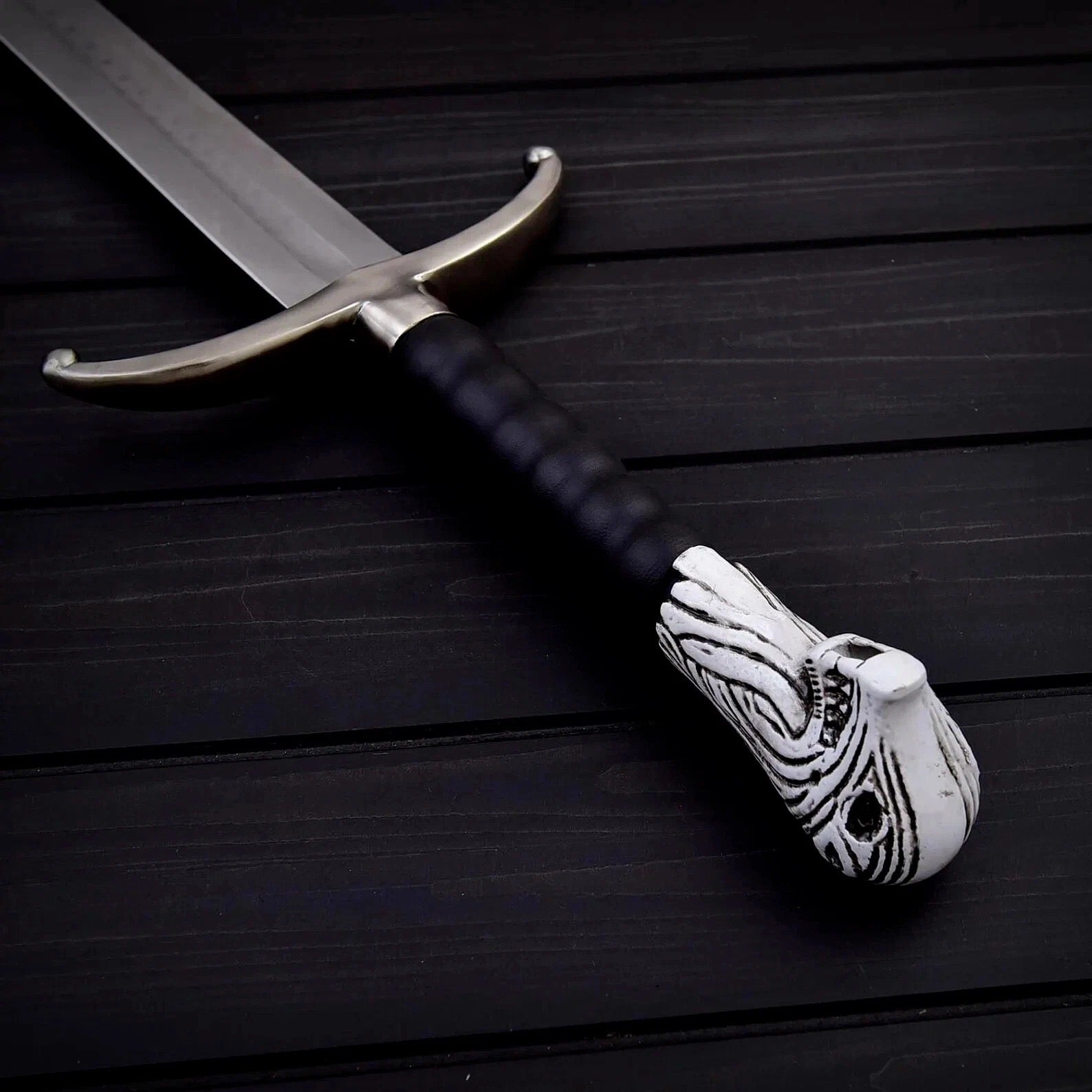 Beautiful jon snow sword replica with walmount