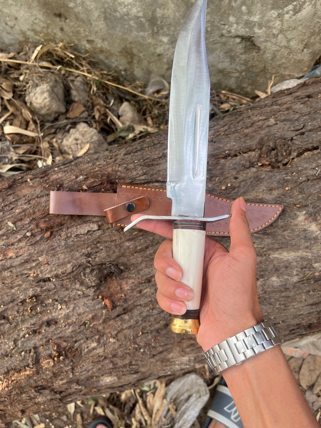 Handmade beautiful hunting knife with cover